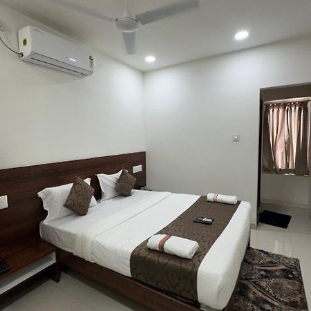 Hotel Queens Comfort Mysuru Zewnętrze zdjęcie