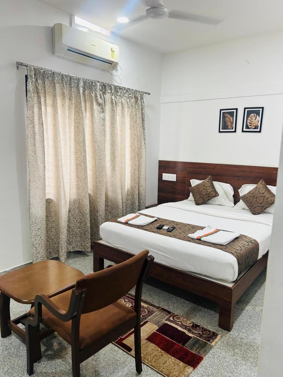 Hotel Queens Comfort Mysuru Zewnętrze zdjęcie