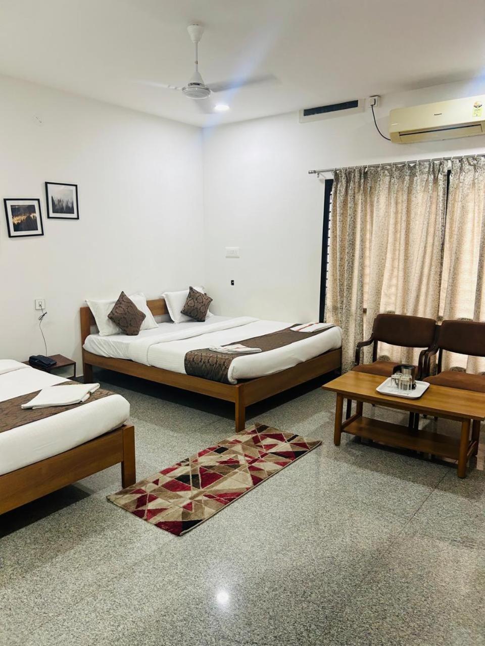 Hotel Queens Comfort Mysuru Zewnętrze zdjęcie