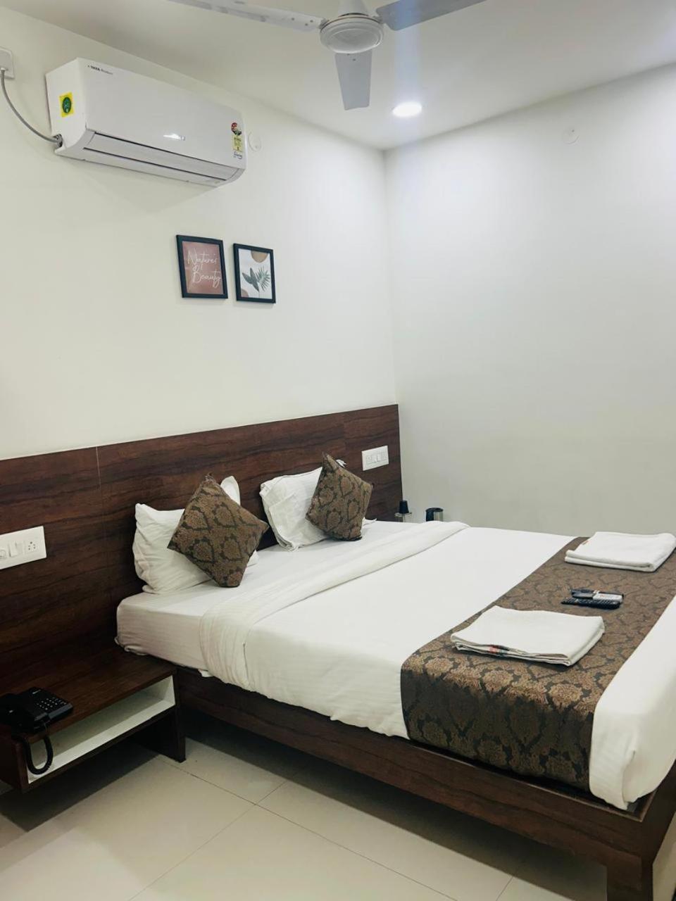 Hotel Queens Comfort Mysuru Zewnętrze zdjęcie