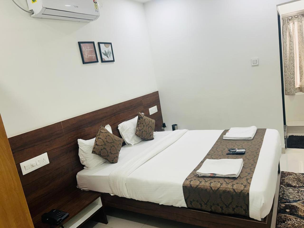 Hotel Queens Comfort Mysuru Zewnętrze zdjęcie