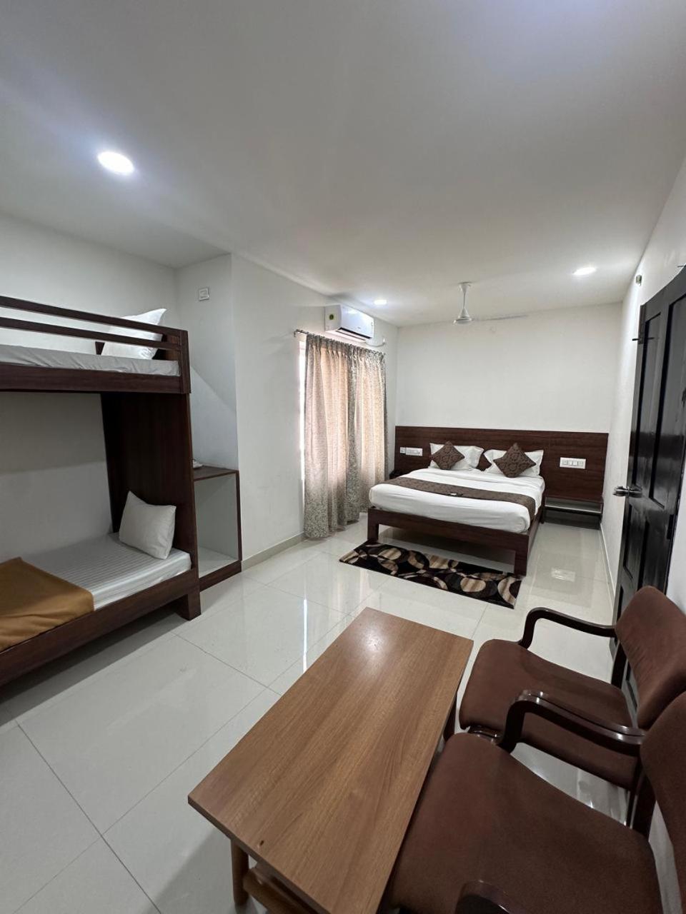 Hotel Queens Comfort Mysuru Zewnętrze zdjęcie