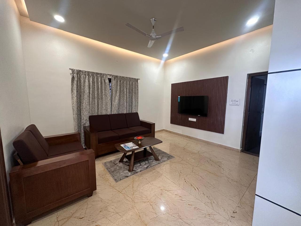 Hotel Queens Comfort Mysuru Zewnętrze zdjęcie