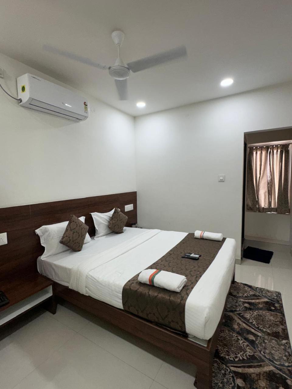 Hotel Queens Comfort Mysuru Zewnętrze zdjęcie
