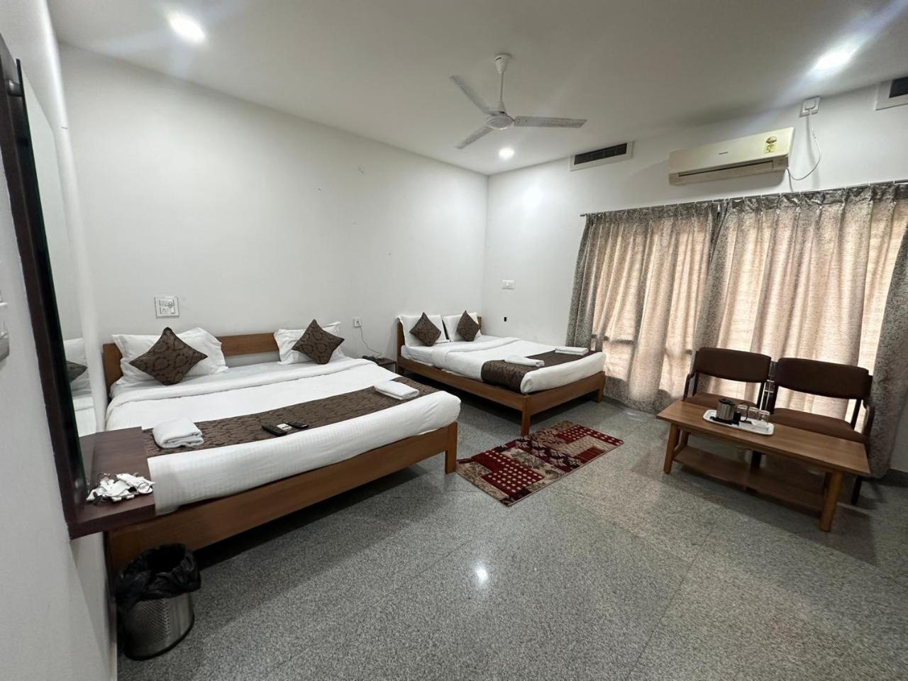 Hotel Queens Comfort Mysuru Zewnętrze zdjęcie